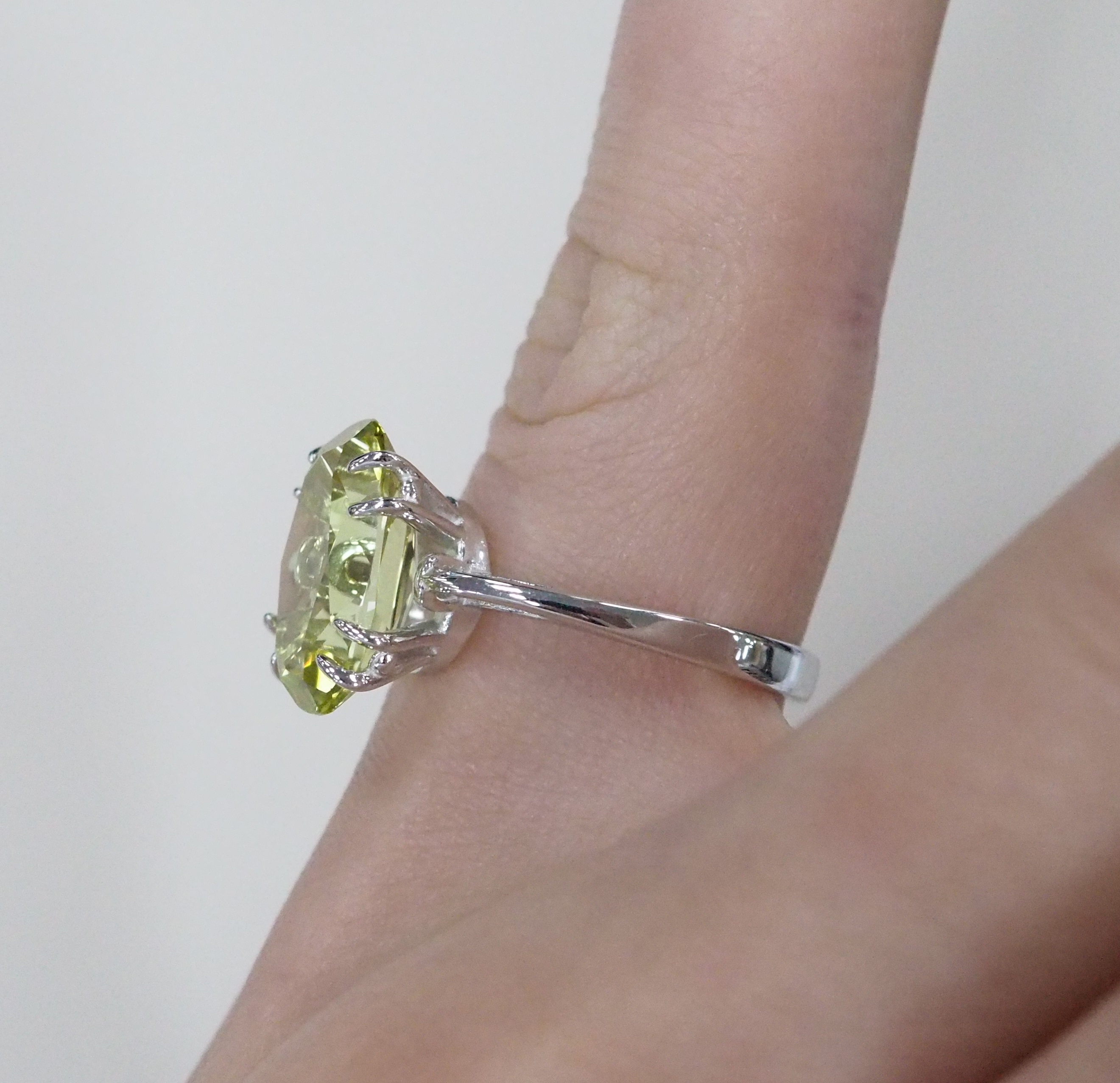 Серебряное кольцо с цитрином